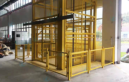 Heavy duty mezzanine lift